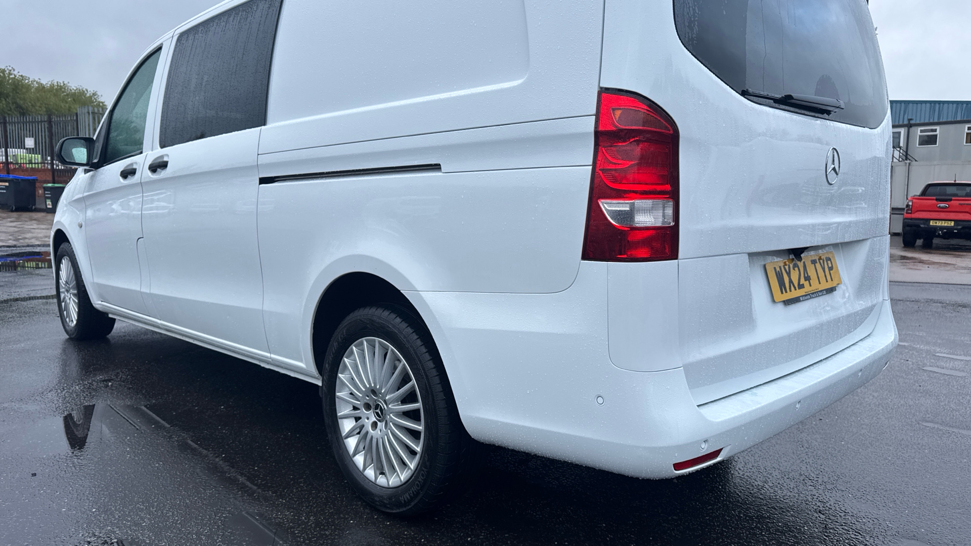 2024/24 MERCEDES-BENZ VITO 116CDI Premium Crew Van 9G-Tronic L3 Eu6 163PS Image 45