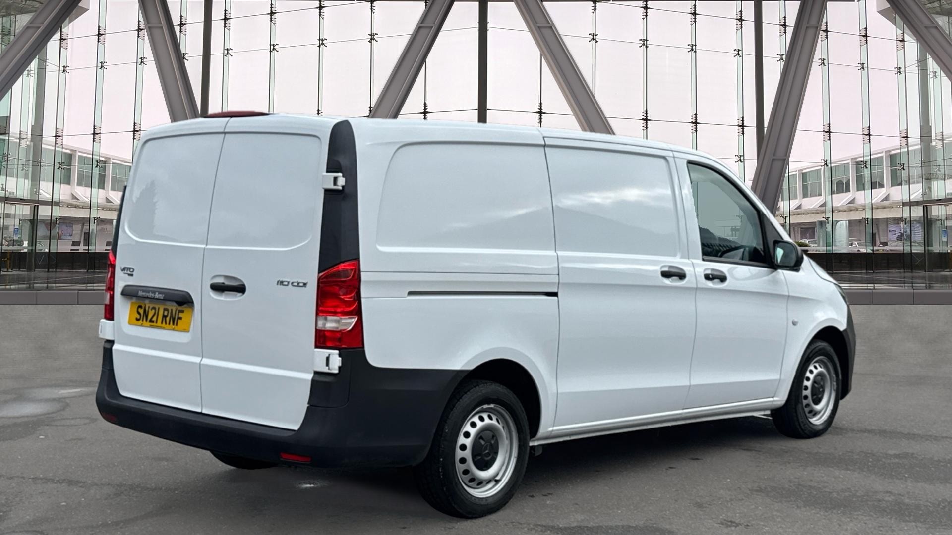 2021/21 MERCEDES-BENZ VITO 110 CDI Progressive Panel Van FWD L2 Eu6 102PS Image 12