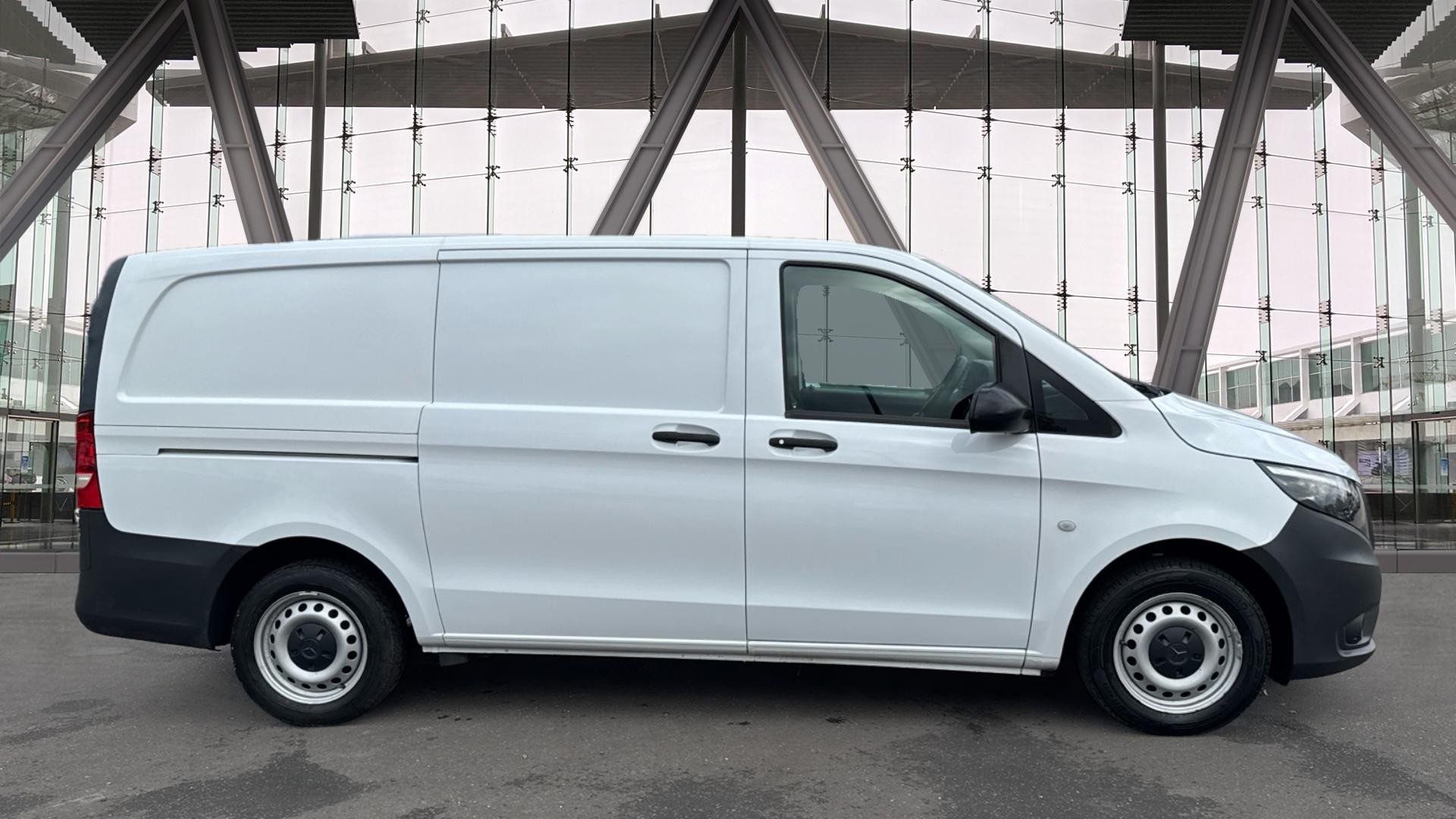 2021/21 MERCEDES-BENZ VITO 110 CDI Progressive Panel Van FWD L2 Eu6 102PS Image 14
