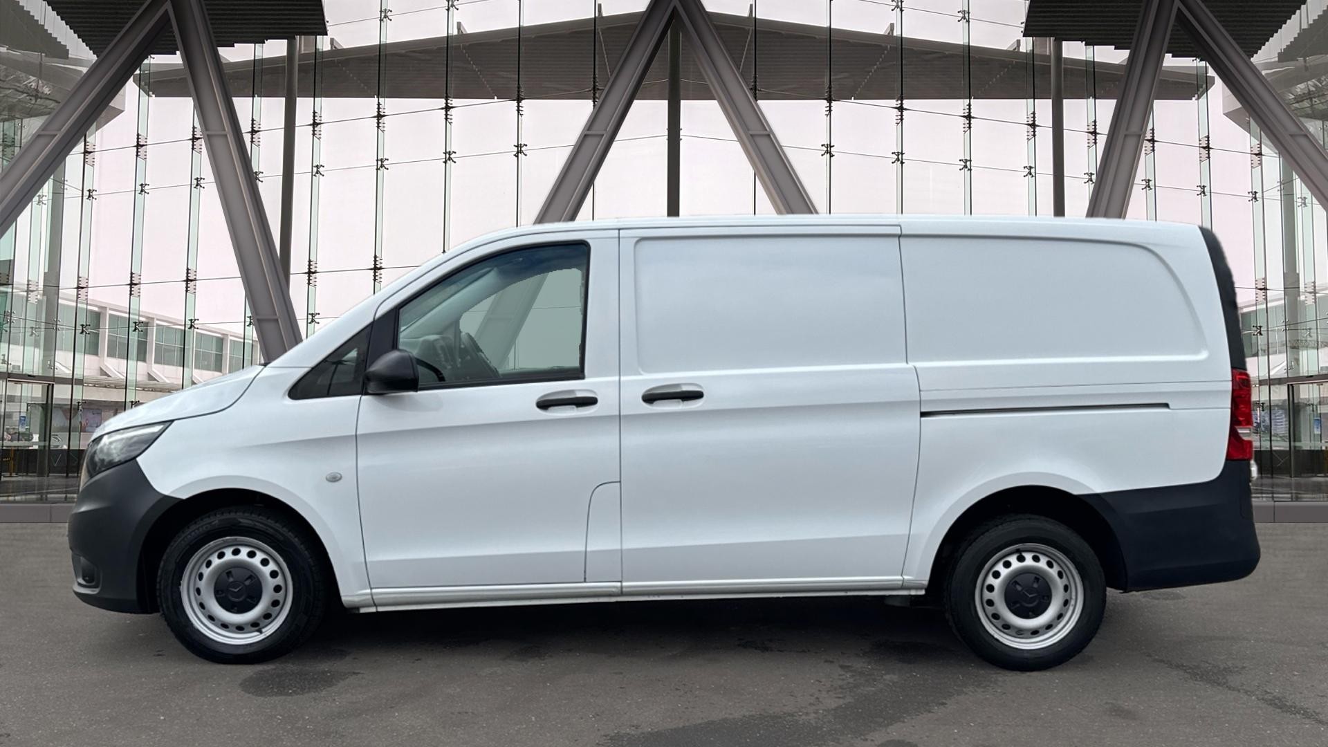 2021/21 MERCEDES-BENZ VITO 110 CDI Progressive Panel Van FWD L2 Eu6 102PS Image 15