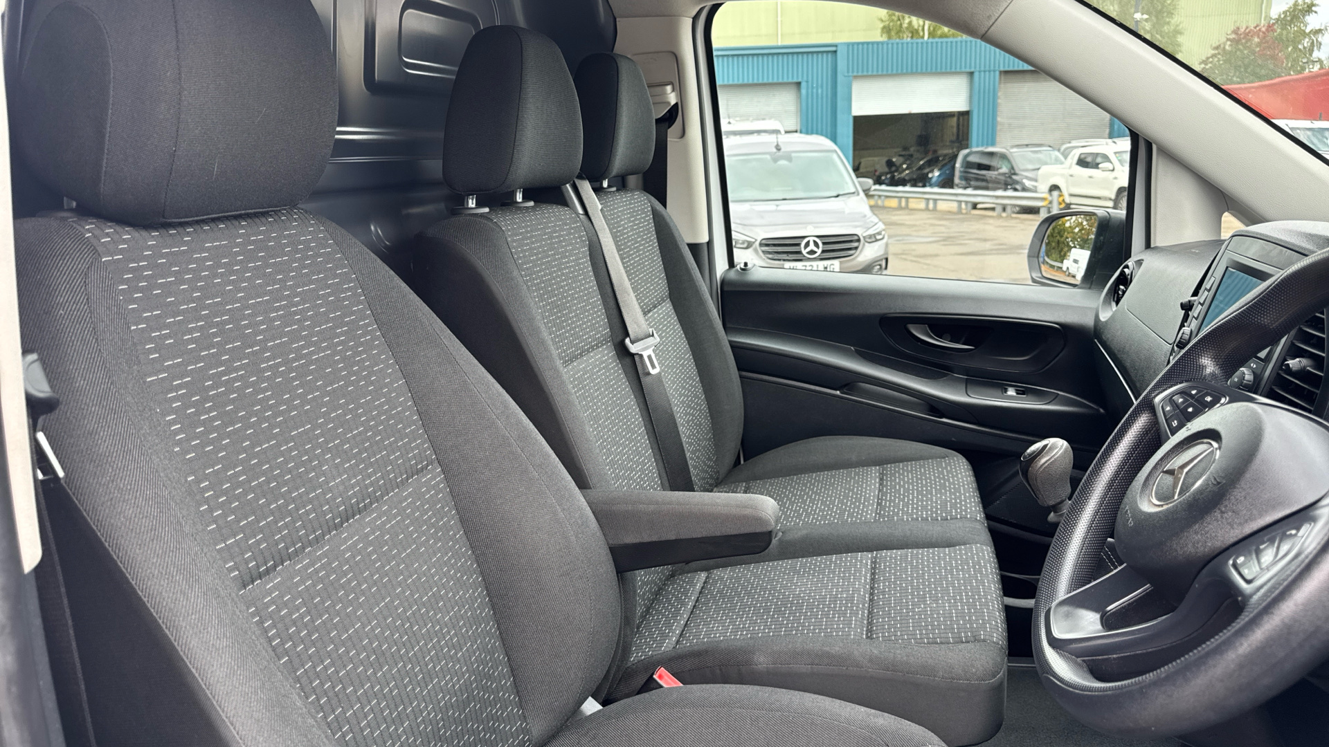 2021/21 MERCEDES-BENZ VITO 110 CDI Progressive Panel Van FWD L2 Eu6 102PS Image 19