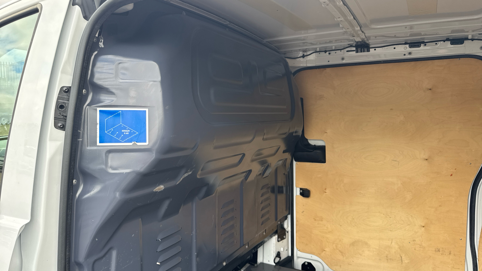 2021/21 MERCEDES-BENZ VITO 110 CDI Progressive Panel Van FWD L2 Eu6 102PS Image 23