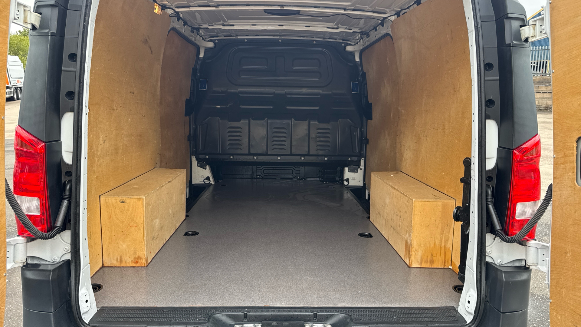 2021/21 MERCEDES-BENZ VITO 110 CDI Progressive Panel Van FWD L2 Eu6 102PS Image 25