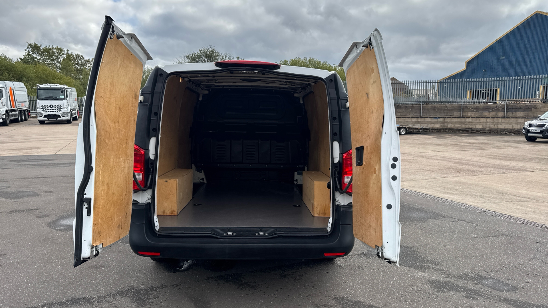 2021/21 MERCEDES-BENZ VITO 110 CDI Progressive Panel Van FWD L2 Eu6 102PS Image 26