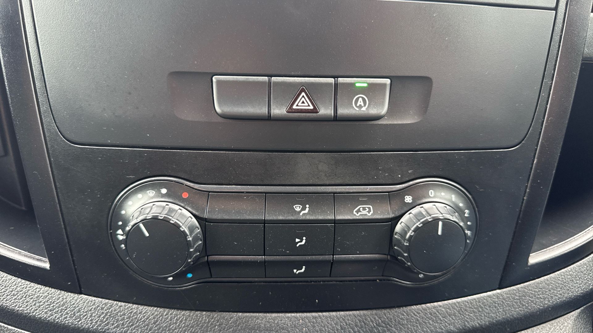 2021/21 MERCEDES-BENZ VITO 110 CDI Progressive Panel Van FWD L2 Eu6 102PS Image 33