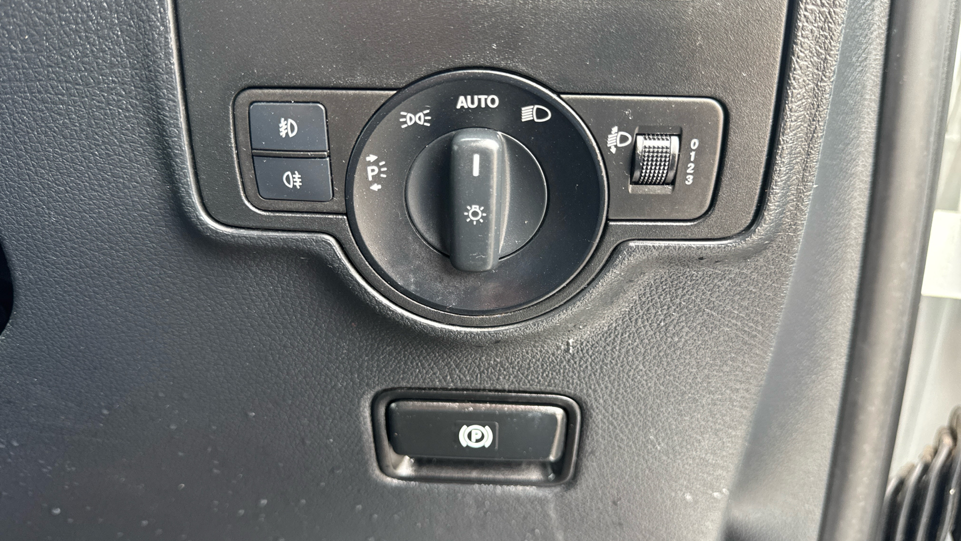 2021/21 MERCEDES-BENZ VITO 110 CDI Progressive Panel Van FWD L2 Eu6 102PS Image 34