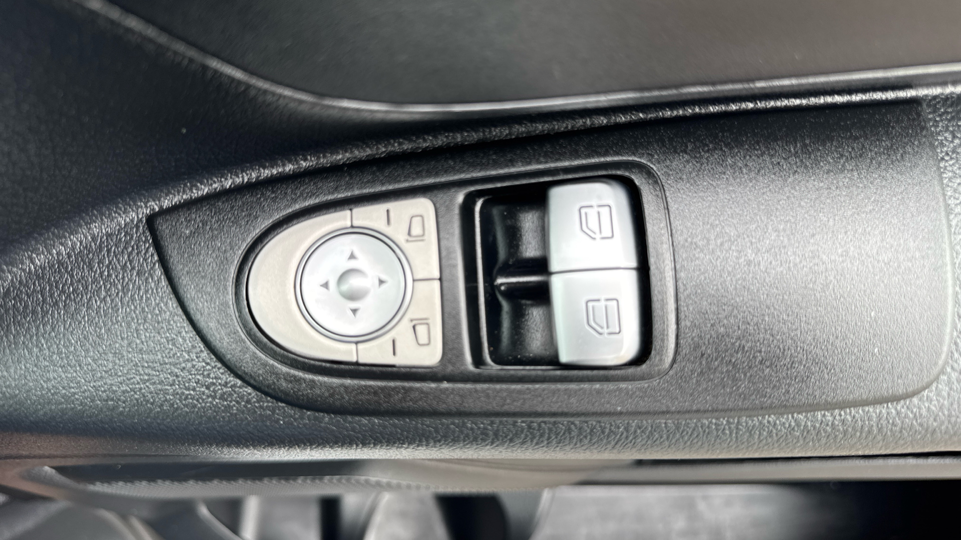 2021/21 MERCEDES-BENZ VITO 110 CDI Progressive Panel Van FWD L2 Eu6 102PS Image 35