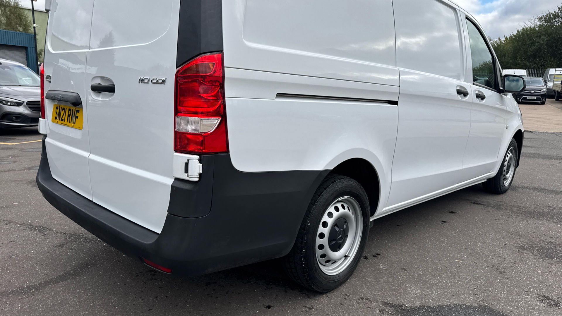 2021/21 MERCEDES-BENZ VITO 110 CDI Progressive Panel Van FWD L2 Eu6 102PS Image 40