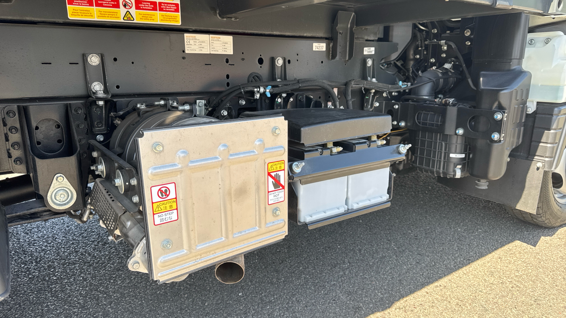 Mitsubishi Canter 3C13 Duonic Tipper with Mesh Cage - Brand New Image 39