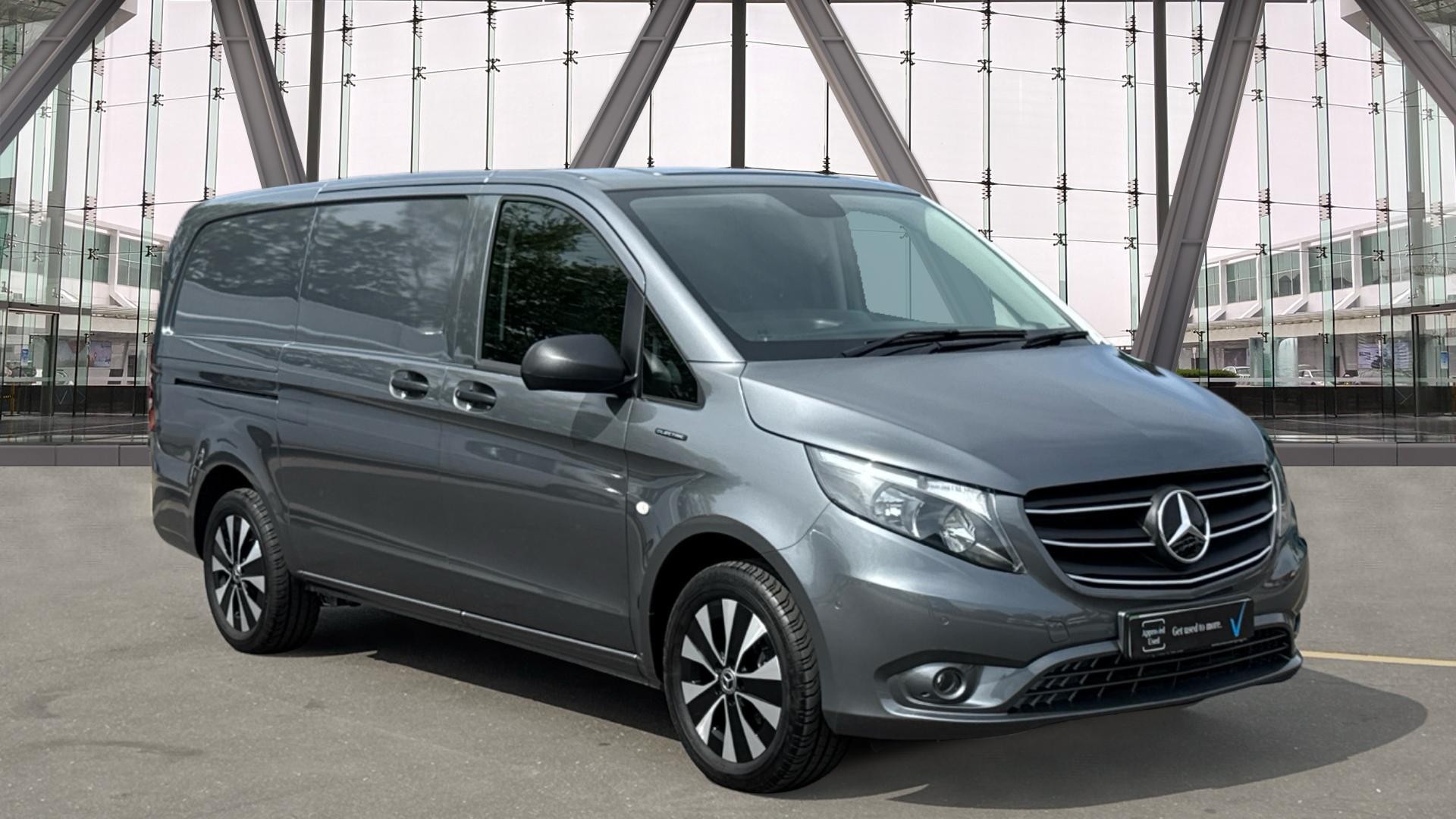 2024/74 MERCEDES-BENZ VITO 85kW 66kWh Premium Panel Van Electric Auto L2 115PS