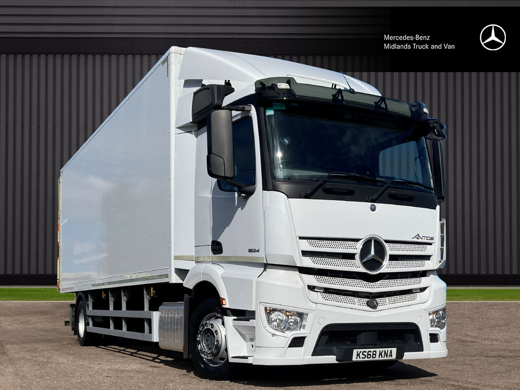 Mercedes-Benz Antos 1824 LnR Volumer 26' box tail lift.